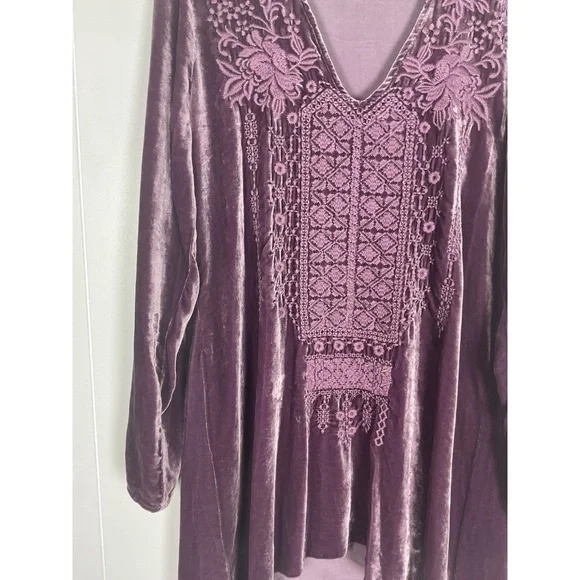 Stunning JOHNNY WAS purple embroidered Velvet Tunic Top 1X - Picture 2 of 6